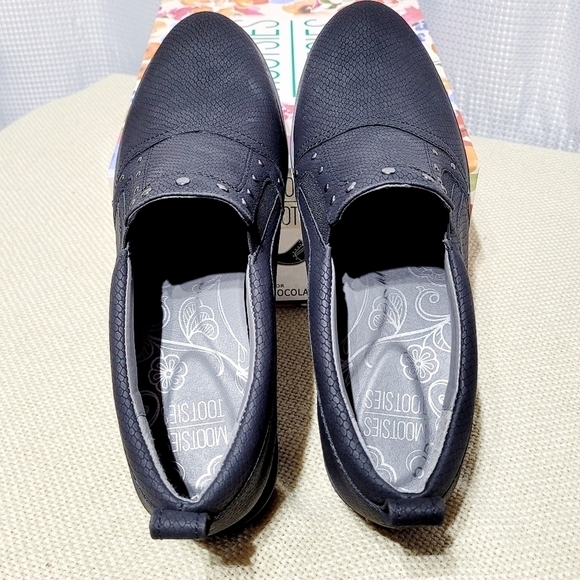 NWT Mootsie Tootsie Kira Black Studded & Distressed Snakeskin Slip-on (9.5M) - Picture 5 of 9